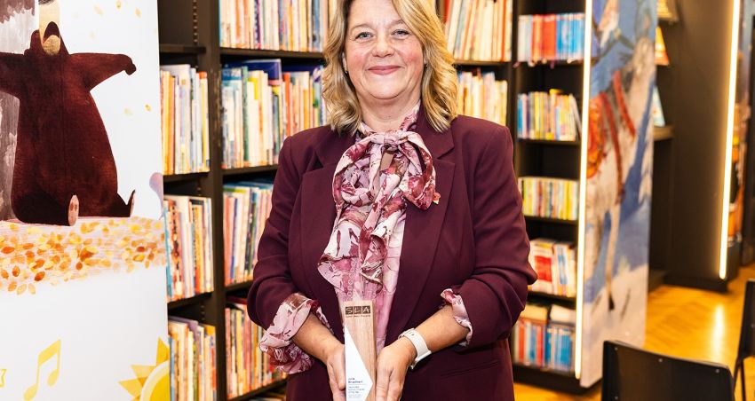 NIA librarian wins national award